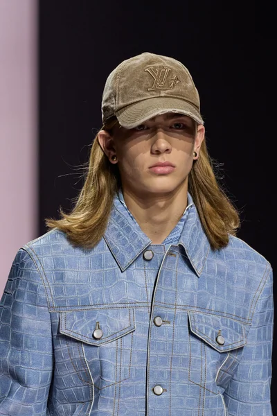 Look 18